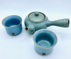 Blå keramiske Kyusu tekande med to kopper